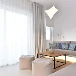 ヴィラ Aethereal With Private Pool And Town Views